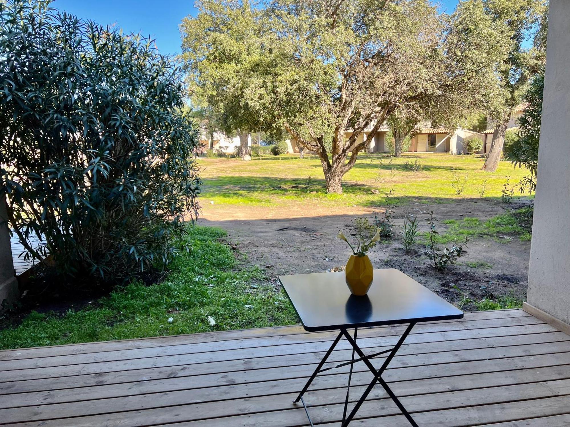 Fiori Di Cala Rossa Residence Hoteliere Lecci Eksteriør billede