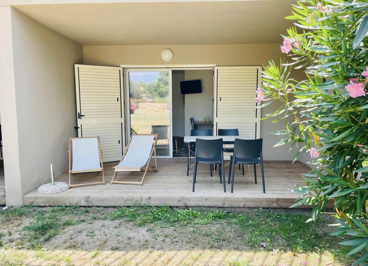 Fiori Di Cala Rossa Residence Hoteliere Lecci Eksteriør billede