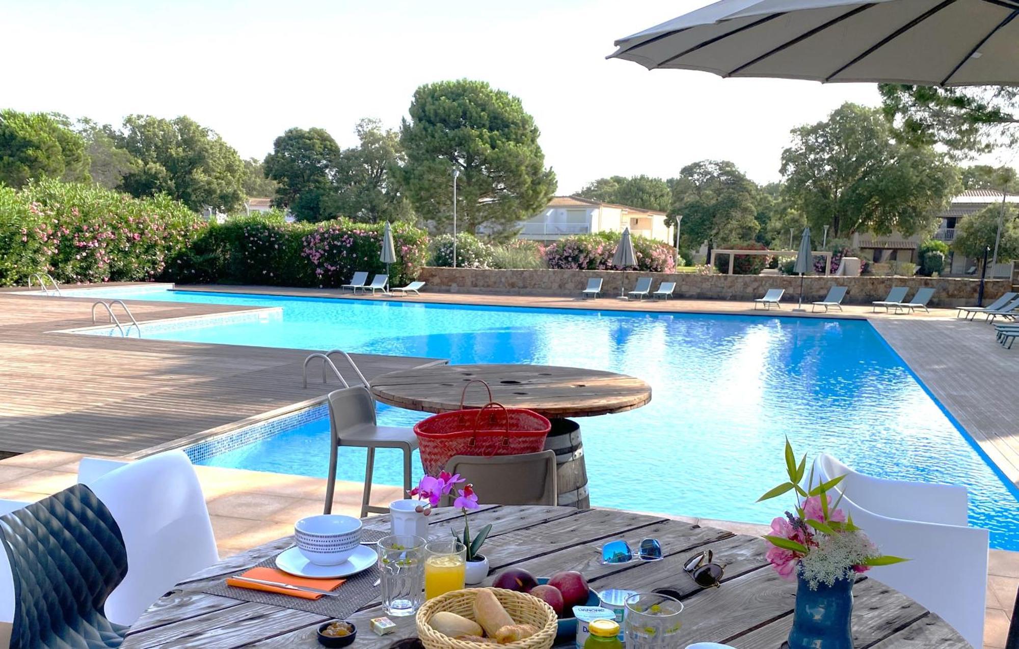 Fiori Di Cala Rossa Residence Hoteliere Lecci Eksteriør billede