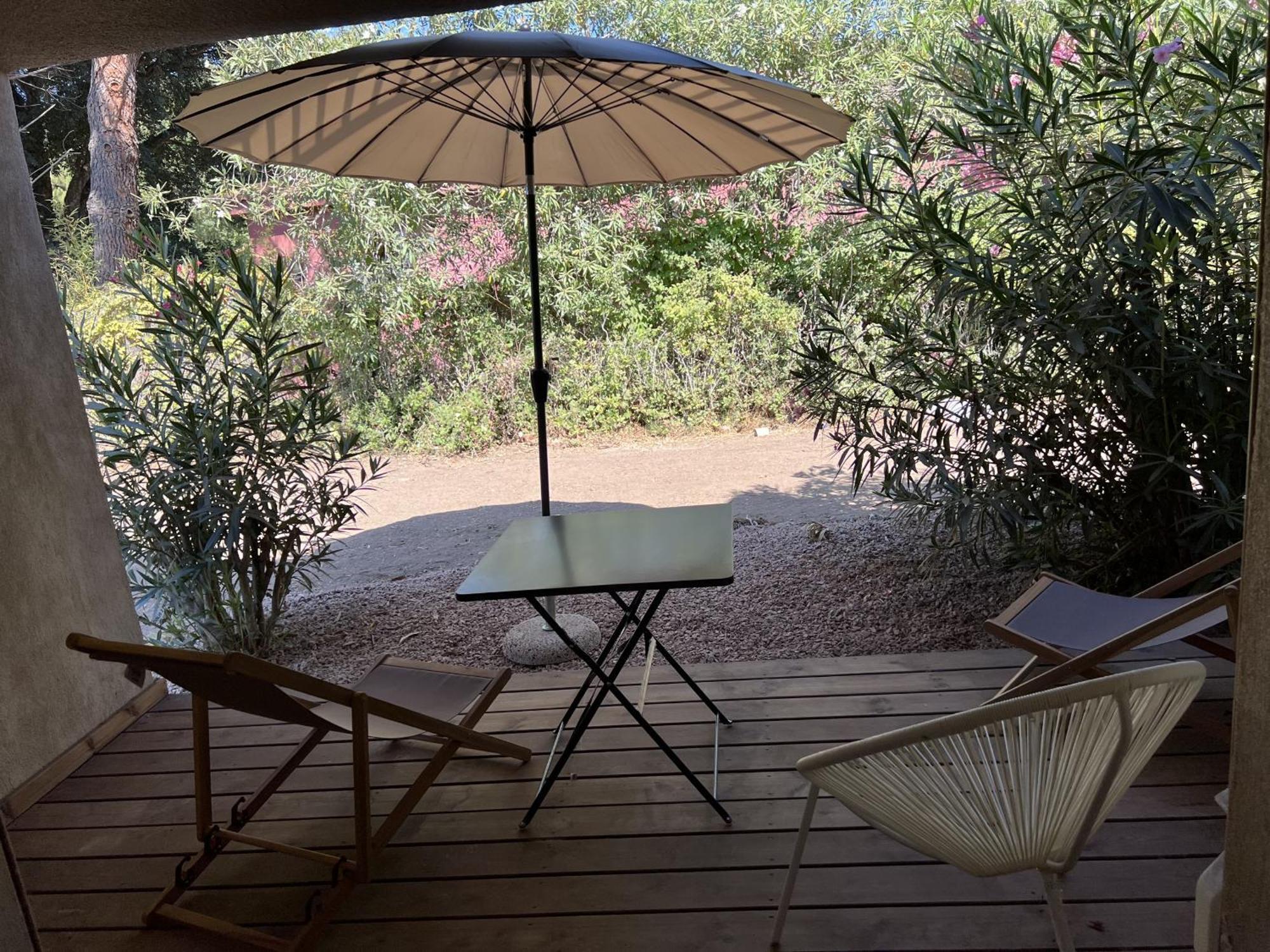 Fiori Di Cala Rossa Residence Hoteliere Lecci Eksteriør billede