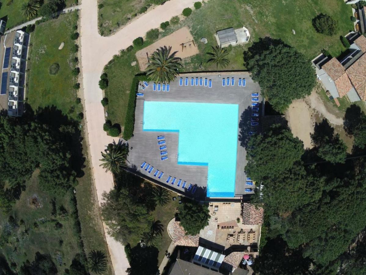 Fiori Di Cala Rossa Residence Hoteliere Lecci Eksteriør billede