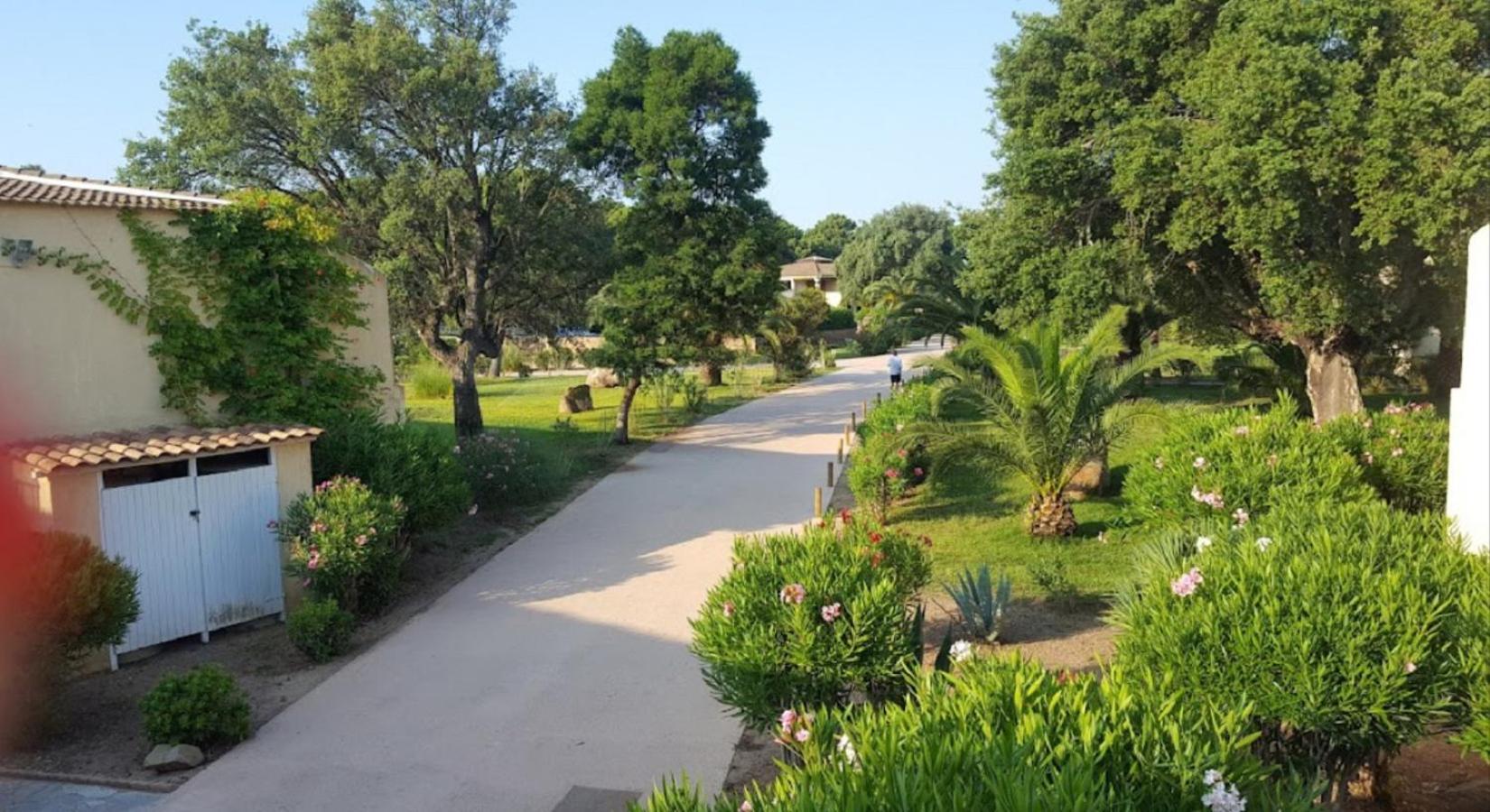Fiori Di Cala Rossa Residence Hoteliere Lecci Eksteriør billede
